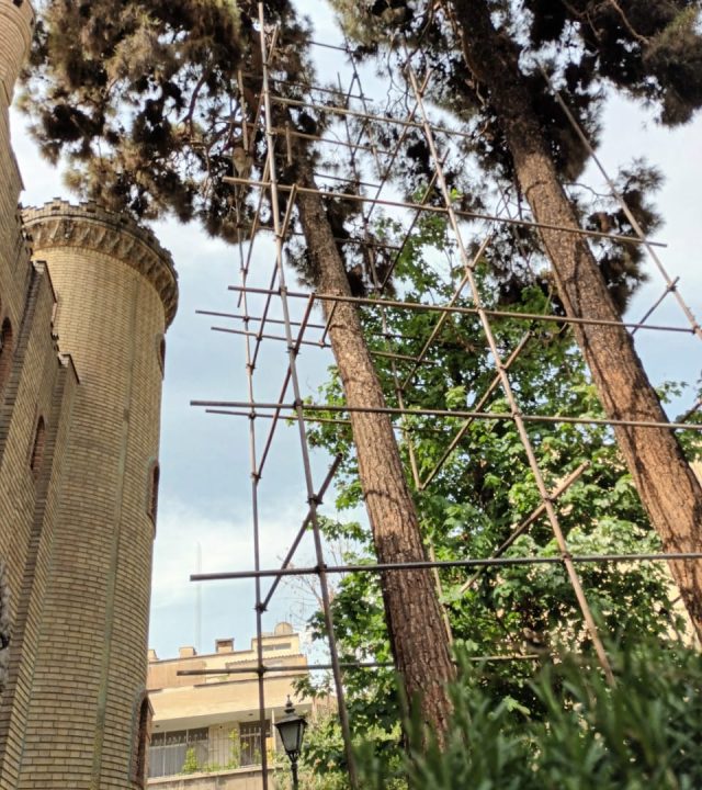 Scaffolding نصب داربست در تپه سفید